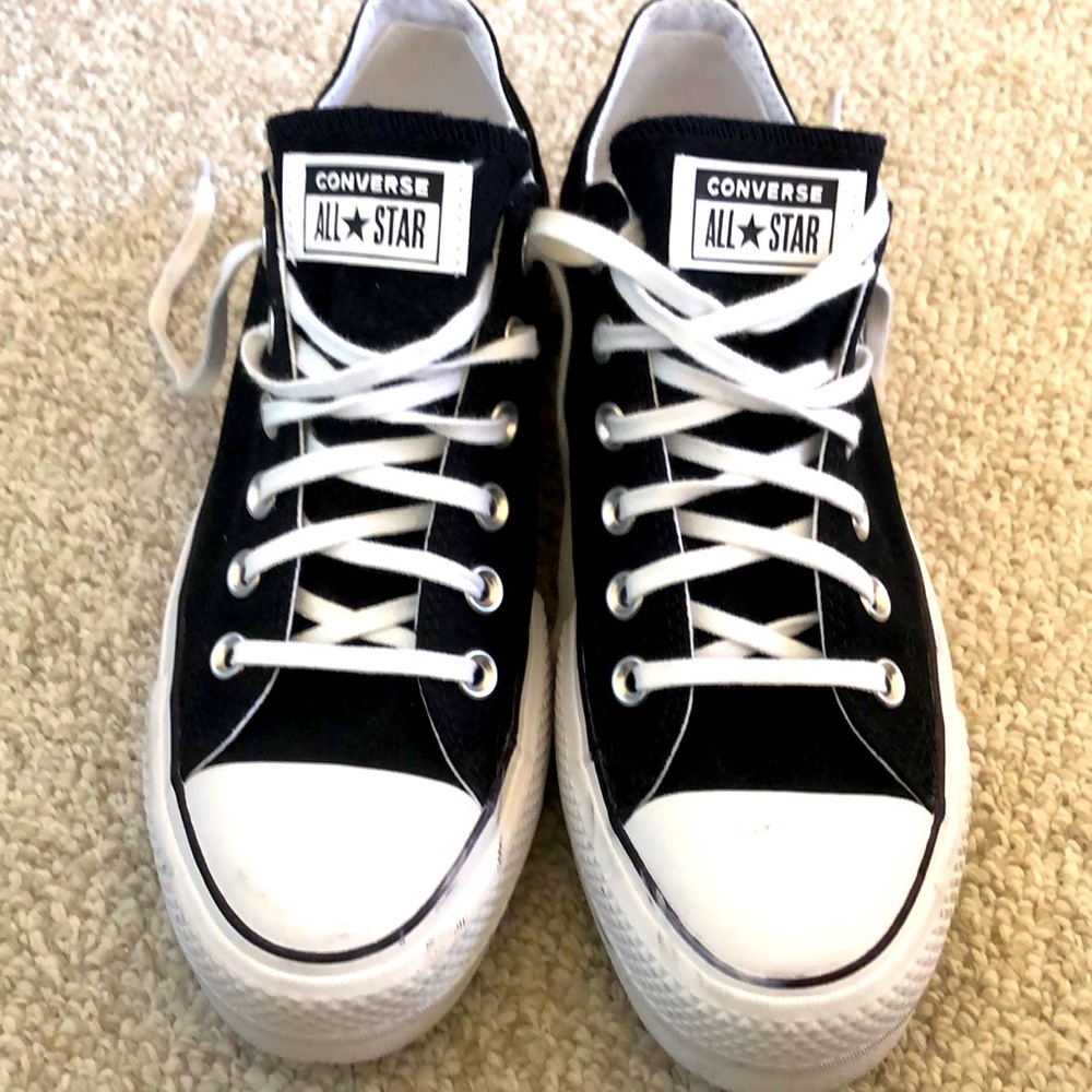 Converse black lift with hearts